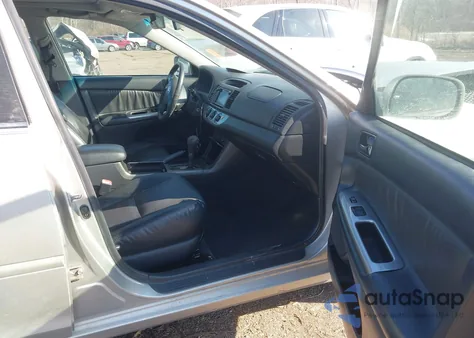 2005 Toyota Camry Se V6 z USA, uszkodzony, nr VIN 4T1BA32K75U058527